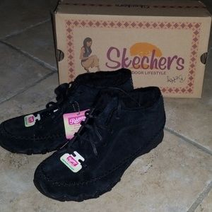 BNWT Relaxed Fit By Skechers